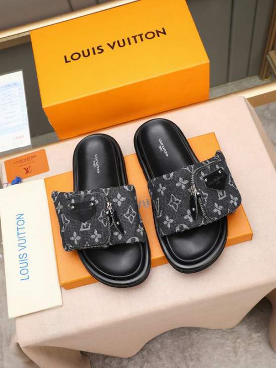 Picture of Louis Vuitton Slippers _SKULVsz35-46hnh08081183